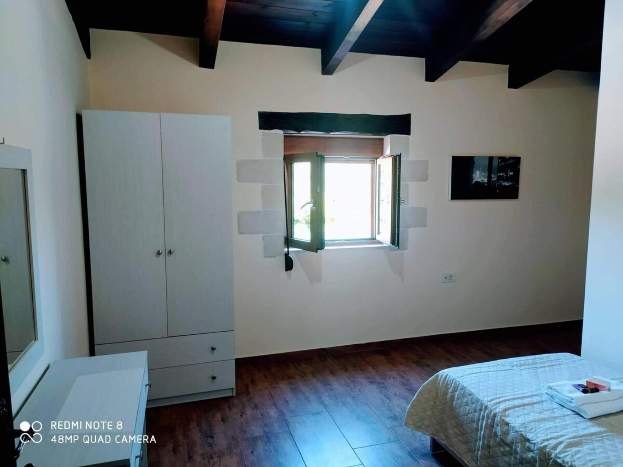 Traditional Villa In Pemonia Exterior photo
