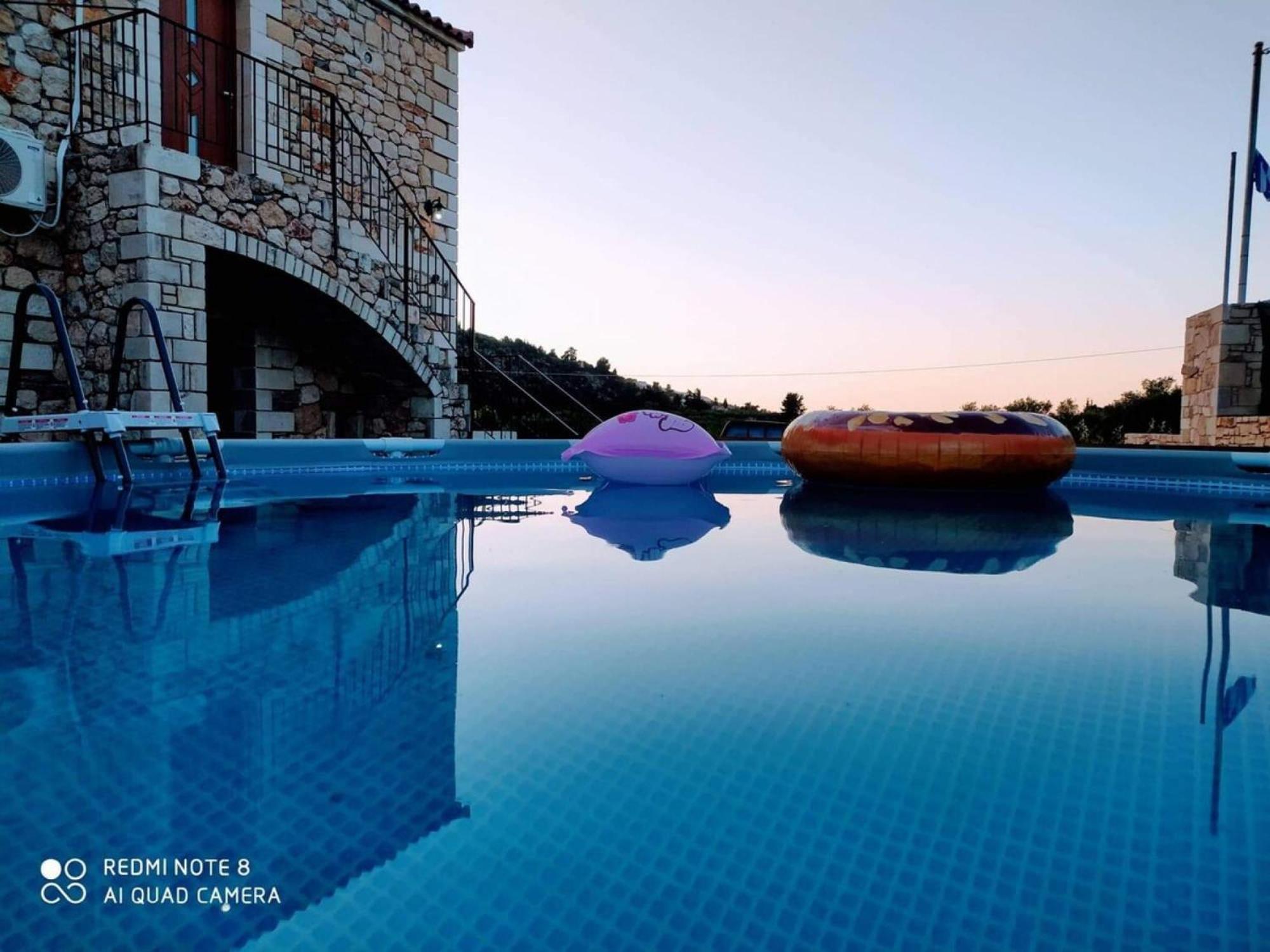 Traditional Villa In Pemonia Exterior photo