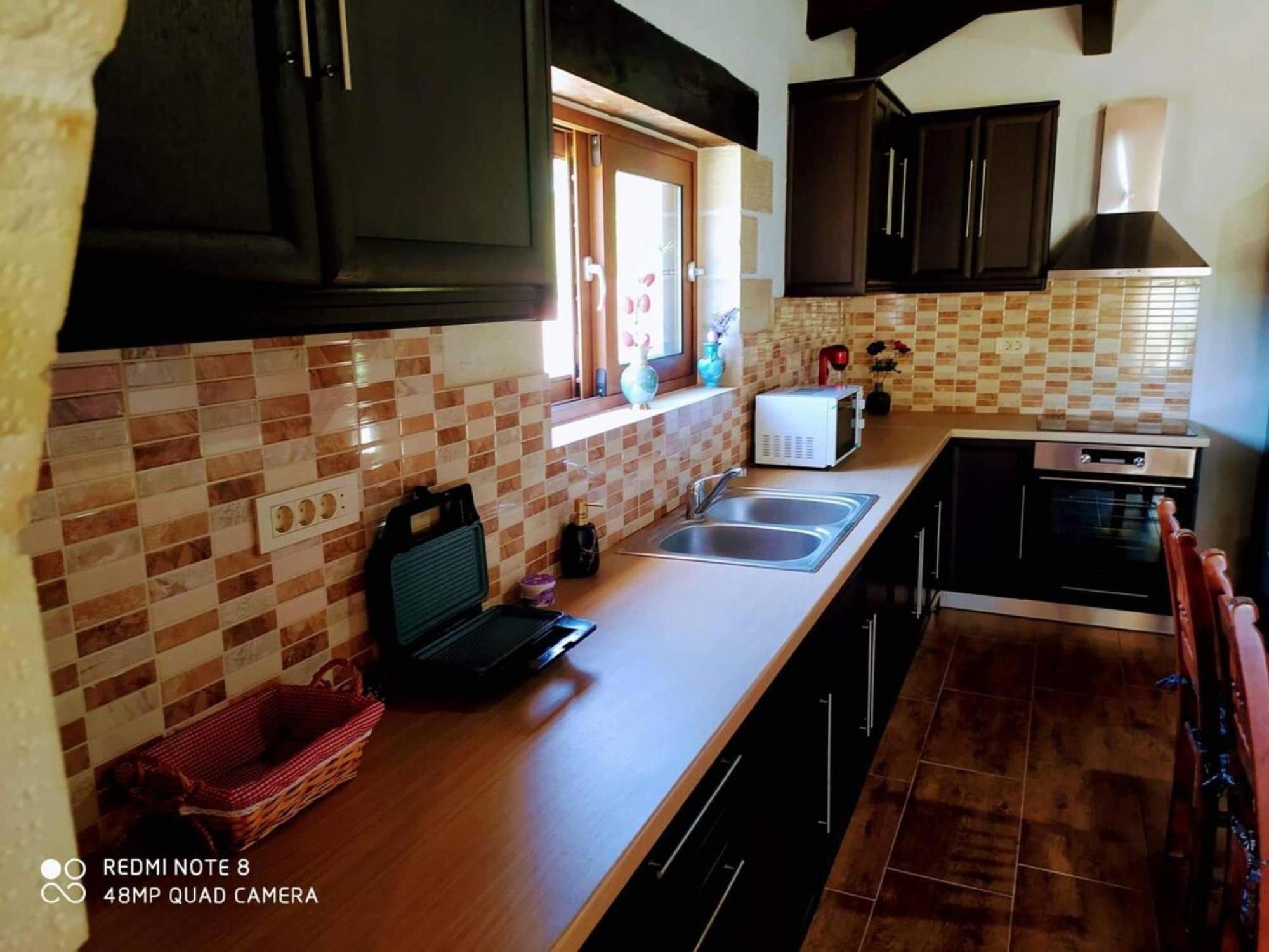 Traditional Villa In Pemonia Exterior photo