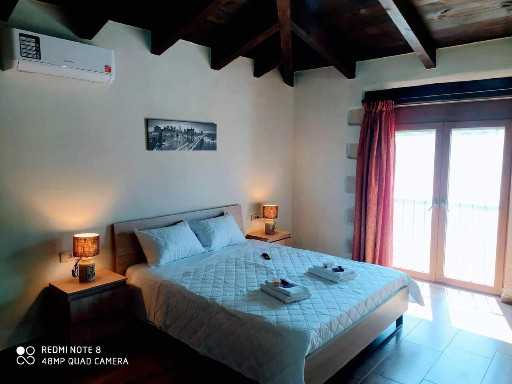 Traditional Villa In Pemonia Exterior photo