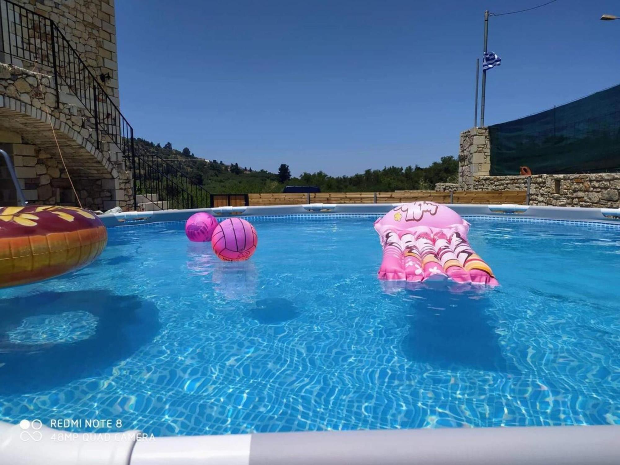 Traditional Villa In Pemonia Exterior photo