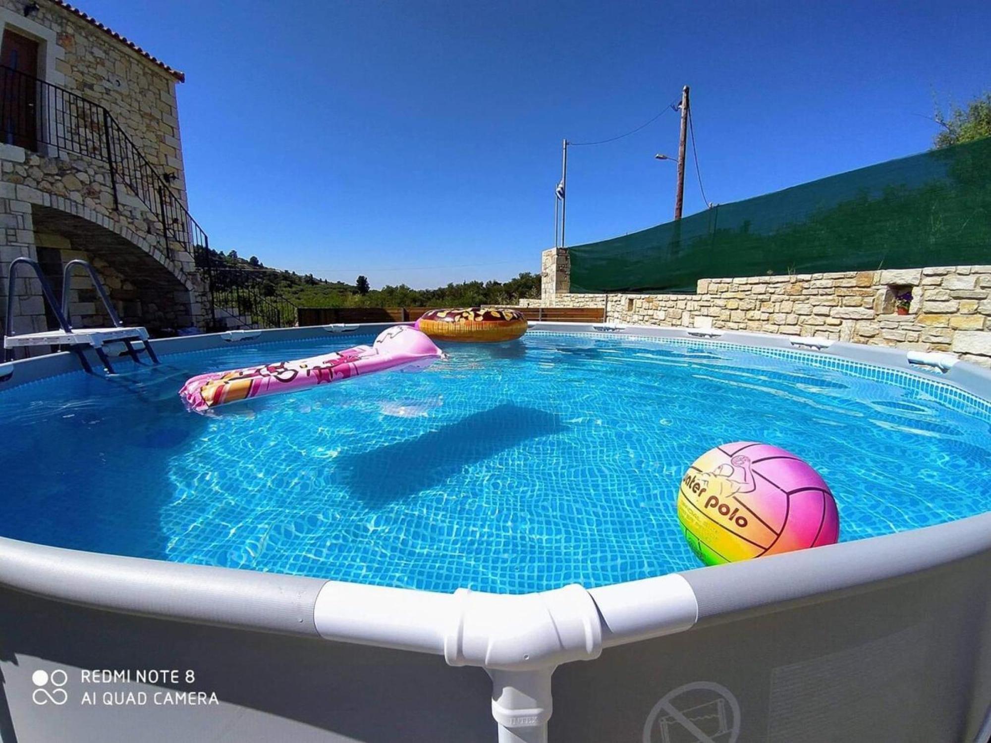 Traditional Villa In Pemonia Exterior photo